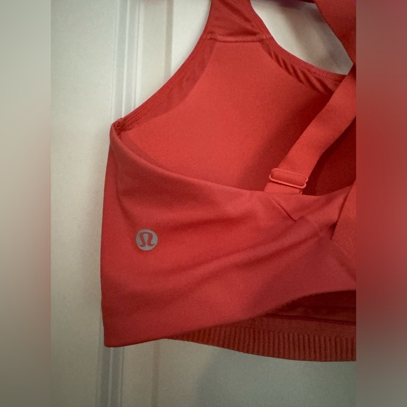 Lululemon Energy Bra High Support Size 38D - Picture 3 of 5